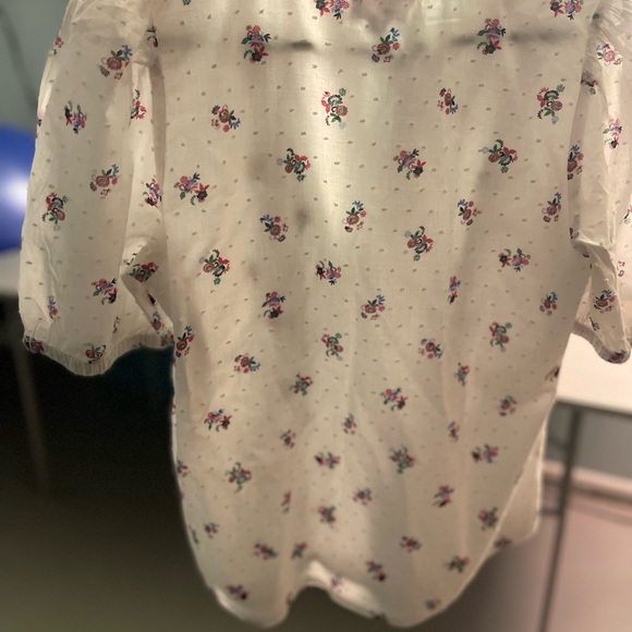 Loft Outlet, spring floral print, v-neck office top size Medium - Picture 3 of 16